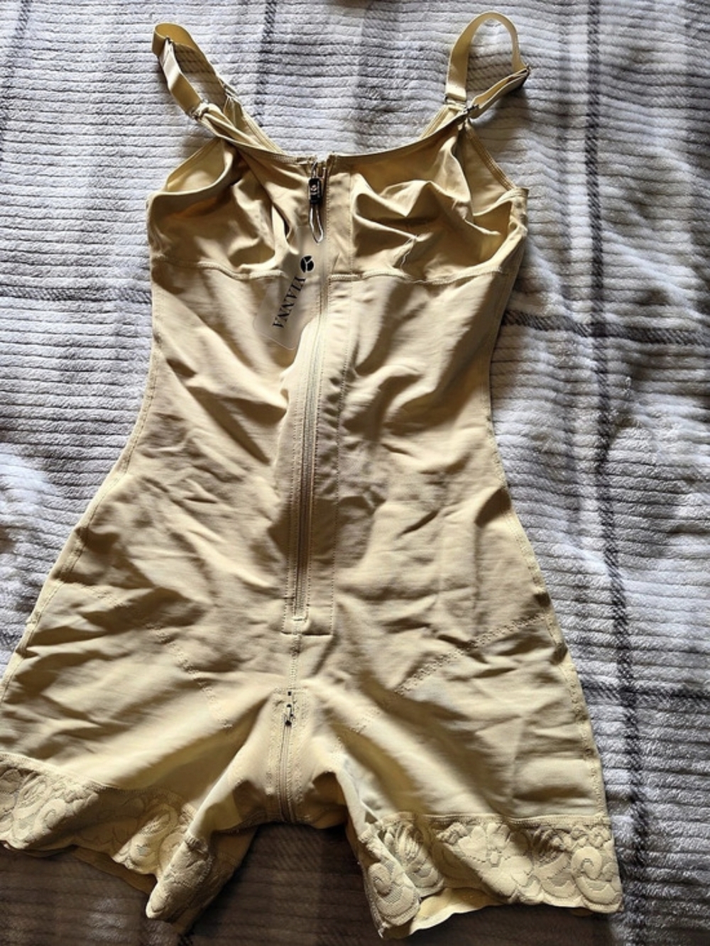 NWT Yianna Shapewear Bodysuit in Nude Size Medium